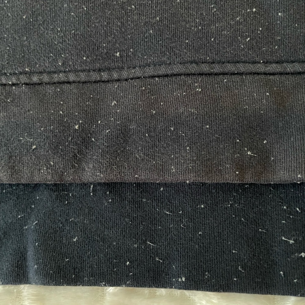 Mossimo Young men’s pre-owned dark blue with white sprinkles sweater. Size (M). - Picture 8 of 9